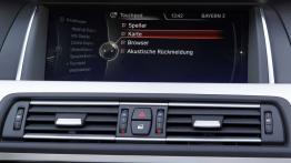BMW serii 5 Touring F11 Facelifting (2014) - ekran systemu multimedialnego