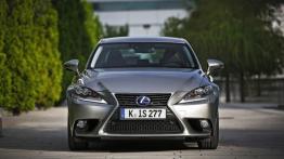 Lexus IS III 300h (2014) - widok z przodu