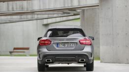 Mercedes GLA 250 4MATIC (2014) - widok z tyłu