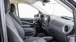 Mercedes Vito III Mixto 119 BlueTEC (2014) - widok ogólny wnętrza z przodu