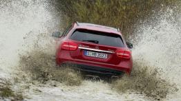 Mercedes GLA 250 4MATIC (2014) - widok z tyłu