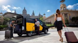 Nissan e-NV200 Barcelona Taxi (2014) - tył - bagażnik otwarty