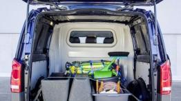 Mercedes Vito III Mixto 119 BlueTEC (2014) - przestrzeń ładunkowa - widok z tyłu