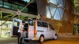 Nissan e-NV200 Combi (2014) - tył - bagażnik otwarty