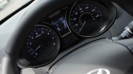 Hyundai Veloster Turbo R-Spec (2014) - zestaw wskaźników