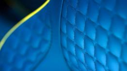 Aston Martin Vanquish Volante (2014) - fotel kierowcy, widok z przodu