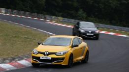 Renault Megane III RS 275 Trophy (2014) - widok z przodu