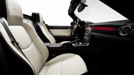 Mazda MX-5 25th Anniversary Edition (2014) - widok ogólny wnętrza z przodu