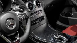 Mercedes klasy C 250 AMG Line (2014) - konsola środkowa