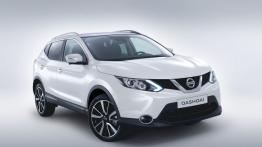 Nissan Qashqai II (2014) - przód - reflektory włączone