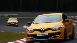 Renault Megane III RS 275 Trophy (2014) - widok z przodu