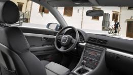 Audi A4 - pełny panel przedni