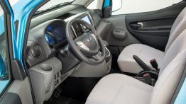 Nissan e-NV200 Combi (2014) - widok ogólny wnętrza z przodu