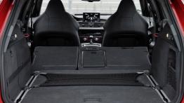 Audi RS6 Avant 2014 - tylna kanapa złożona, widok z bagażnika