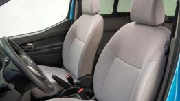 Nissan e-NV200 Combi (2014) - widok ogólny wnętrza z przodu