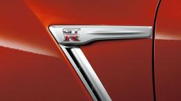 Nissan GT-R 2014 - emblemat boczny