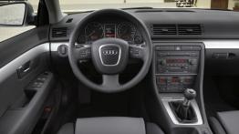 Audi A4 - kokpit