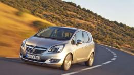 Opel Meriva II Facelifting (2014) - widok z przodu