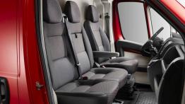 Citroen Jumper II Facelifting (2014) - widok ogólny wnętrza z przodu