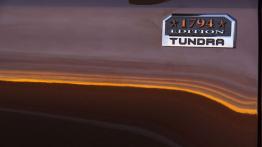 Toyota Tundra 2014 - emblemat boczny