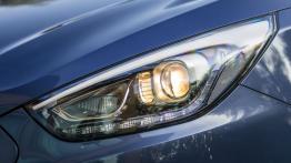 Hyundai ix35 Facelifting CRDi (2014) - lewy przedni reflektor - włączony