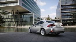Lexus IS III 300h (2014) - widok z tyłu