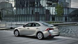 Lexus IS III 300h (2014) - widok z tyłu