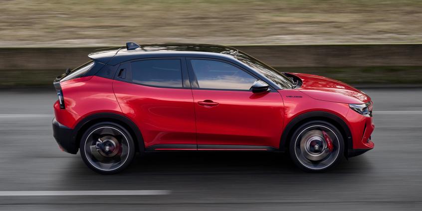 Alfa Romeo Junior z Polski. Hybryda, elektryk i napęd 4x4 Q4