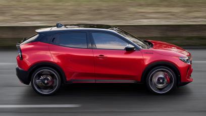 Alfa Romeo Junior z Polski. Hybryda, elektryk i napęd 4x4 Q4