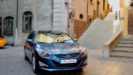 Hyundai i40 - przód - reflektory wyłączone