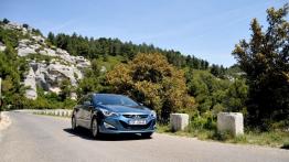 Hyundai i40 - przód - reflektory włączone