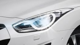 Hyundai i40 - lewy przedni reflektor - włączony