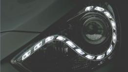 Hyundai i40 - lewy przedni reflektor - włączony