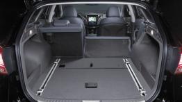 Hyundai i40 - tylna kanapa złożona, widok z bagażnika