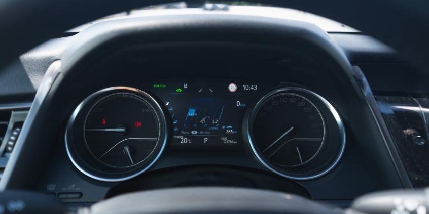3-letnia Toyota Camry Hybrid Executive w cenie nowego Yarisa. Propozycja dla szukających świętego spokoju