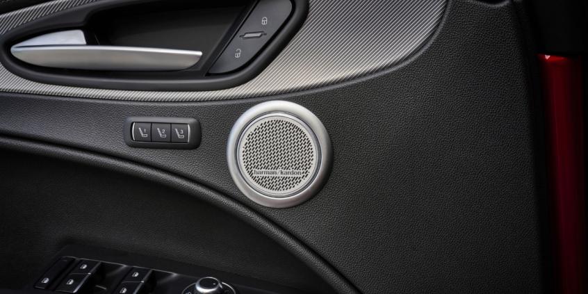 Alfa Romeo wydłuża życie Giulii i Stelvio. W Polsce pojawia się pakiet Performance