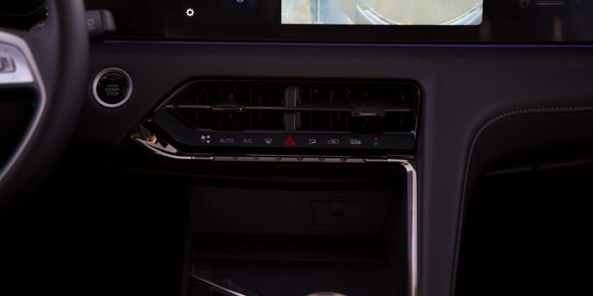 Porównanie: JAC JS8 Pro 1.5 T-GDI DCT vs Chery Tiggo 8 1.6 T-GDI DCT Prestige. Sprawdzam 7-osobowe chińskie SUV-y