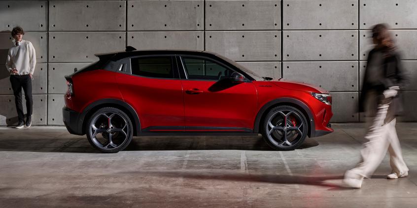 Alfa Romeo Junior z Polski. Hybryda, elektryk i napęd 4x4 Q4