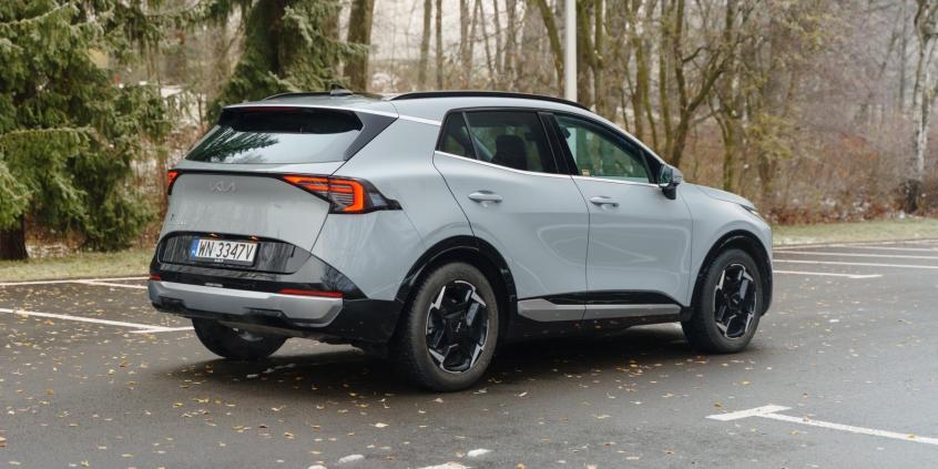 Kia Sportage 1.6 T-GDI vs Hyundai Tucson 1.6 T-GDI HEV – benzyna vs hybryda. Porównanie spalania i komfortu