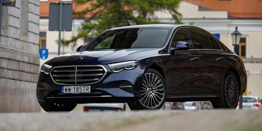 Porównanie: Audi A6 Limousine TDI quattro vs Mercedes Klasa E 220 d 4MATIC. Niemiecka klasyka