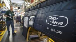 Land Rover Defender 2,000,000 (2015) - taśma produkcyjna