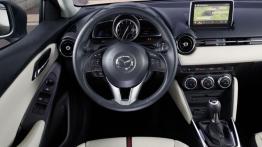 Mazda 2 III SKYACTIV-G 1.5 (2015) - kokpit