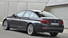 BMW serii 5 F10 518d Sedan (2015) - widok z tyłu