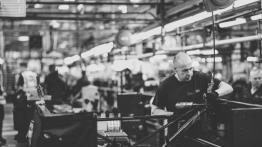 Land Rover Defender 2,000,000 (2015) - taśma produkcyjna