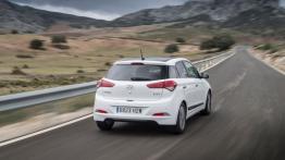 Hyundai i20 II Hatchback Kappa 1.4 MPI (2015) - widok z tyłu