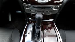 Infiniti Q70 L (2015) - skrzynia biegów