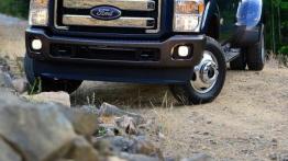 Ford serii F Super Duty 2015 - widok z przodu