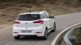 Hyundai i20 II Hatchback Kappa 1.4 MPI (2015) - widok z tyłu