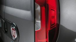 Fiat Doblo III Cargo Facelifting (2015) - prawy tylny reflektor - wyłączony