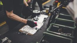 Land Rover Defender 2,000,000 (2015) - taśma produkcyjna